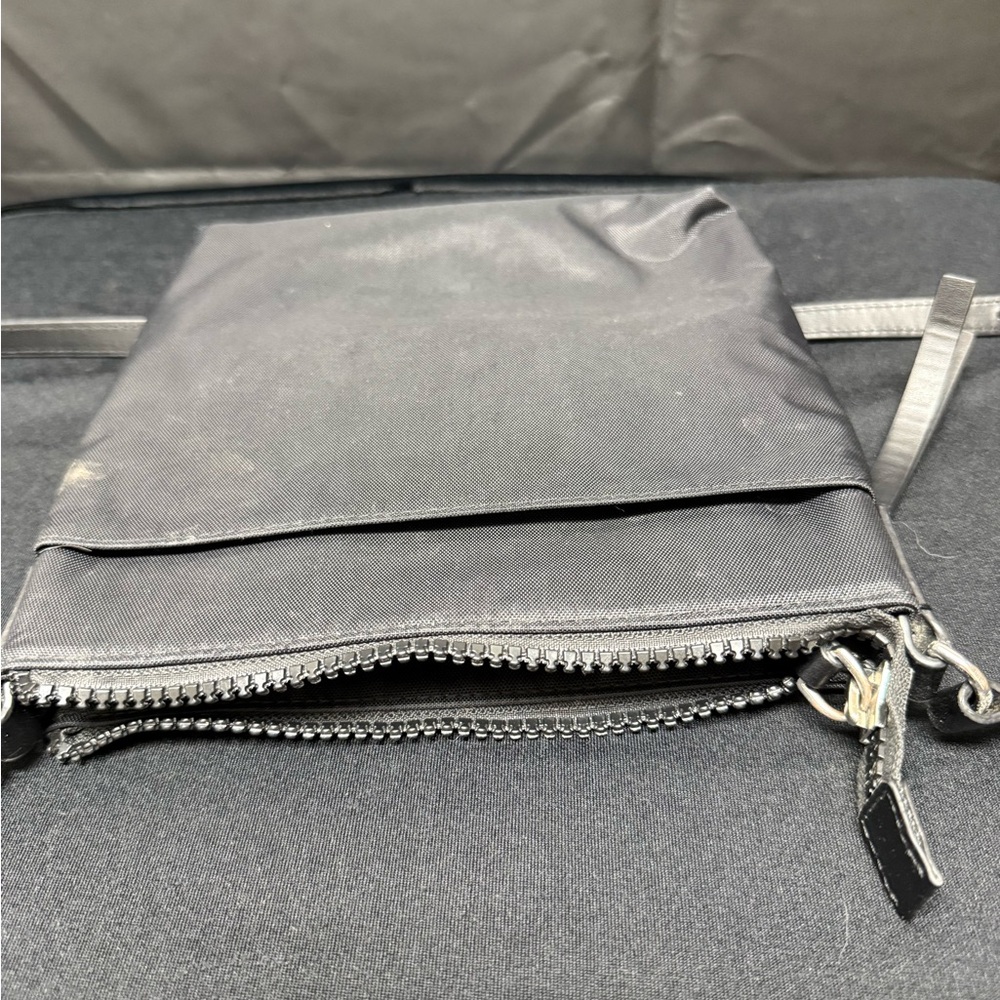 Marc Jacobs Black Nylon Messenger Crossbody Bag - Picture 5 of 8
